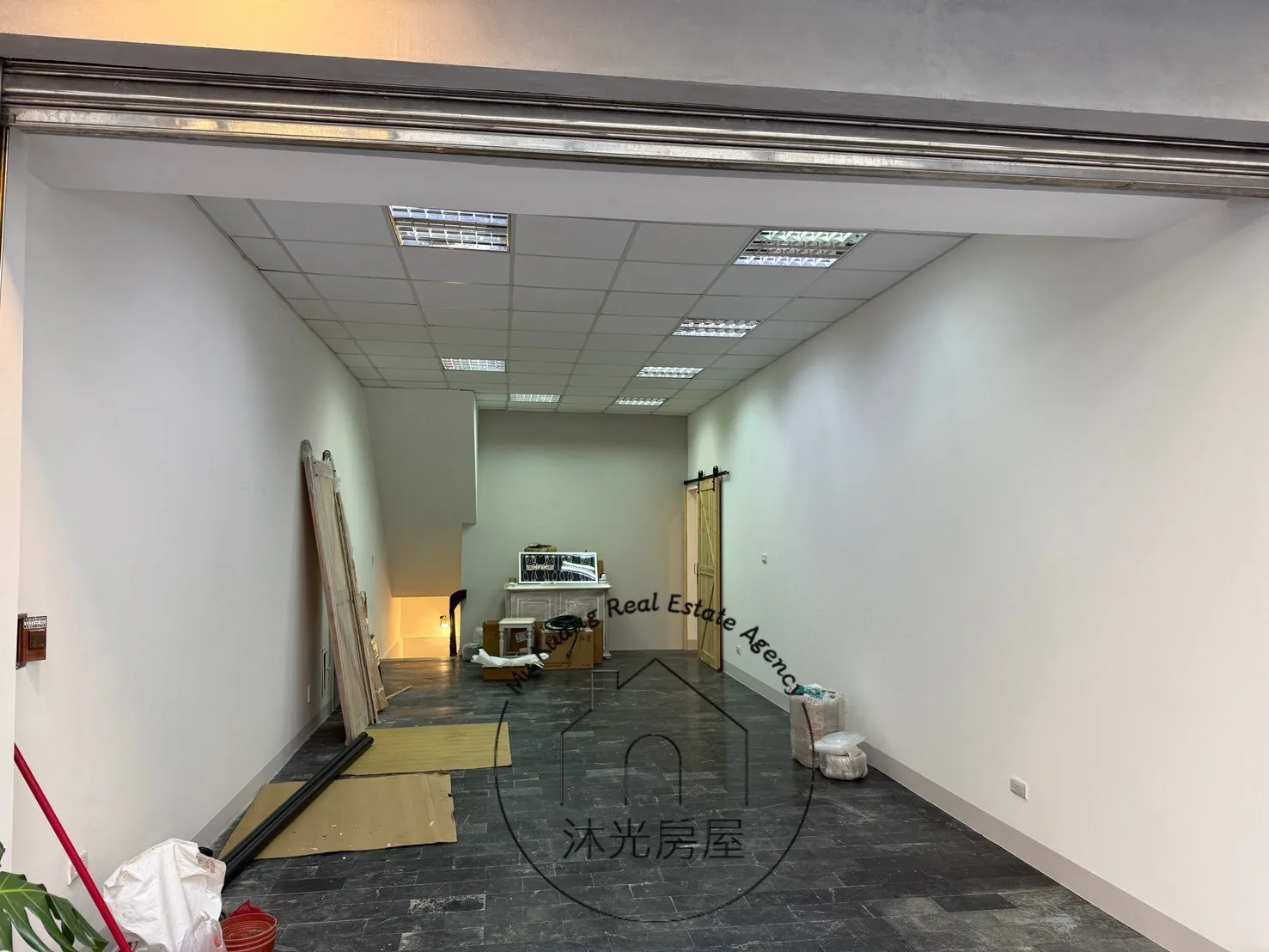 南區金華路二段巷弄整新文青店面(含地下室)